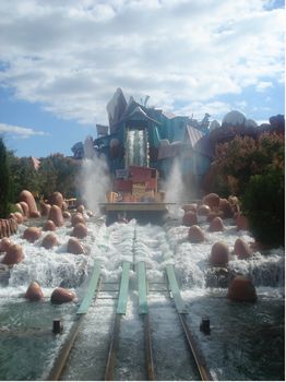 Dudley Do-Right's Ripsaw Falls photo, from ThemeParkInsider.com